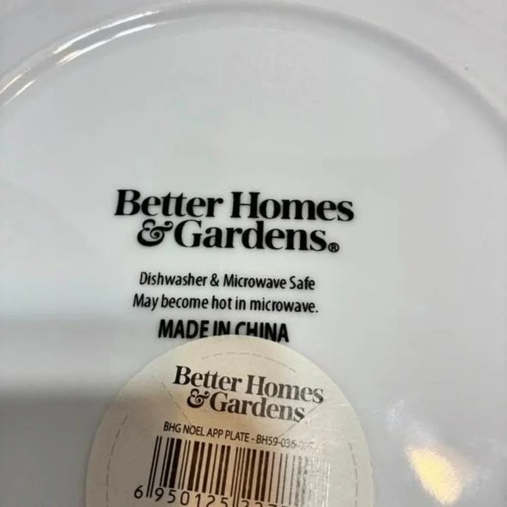 Better Homes & Gardens Noel Cardinal Appetizer Plate Plaid Christmas 8.5
